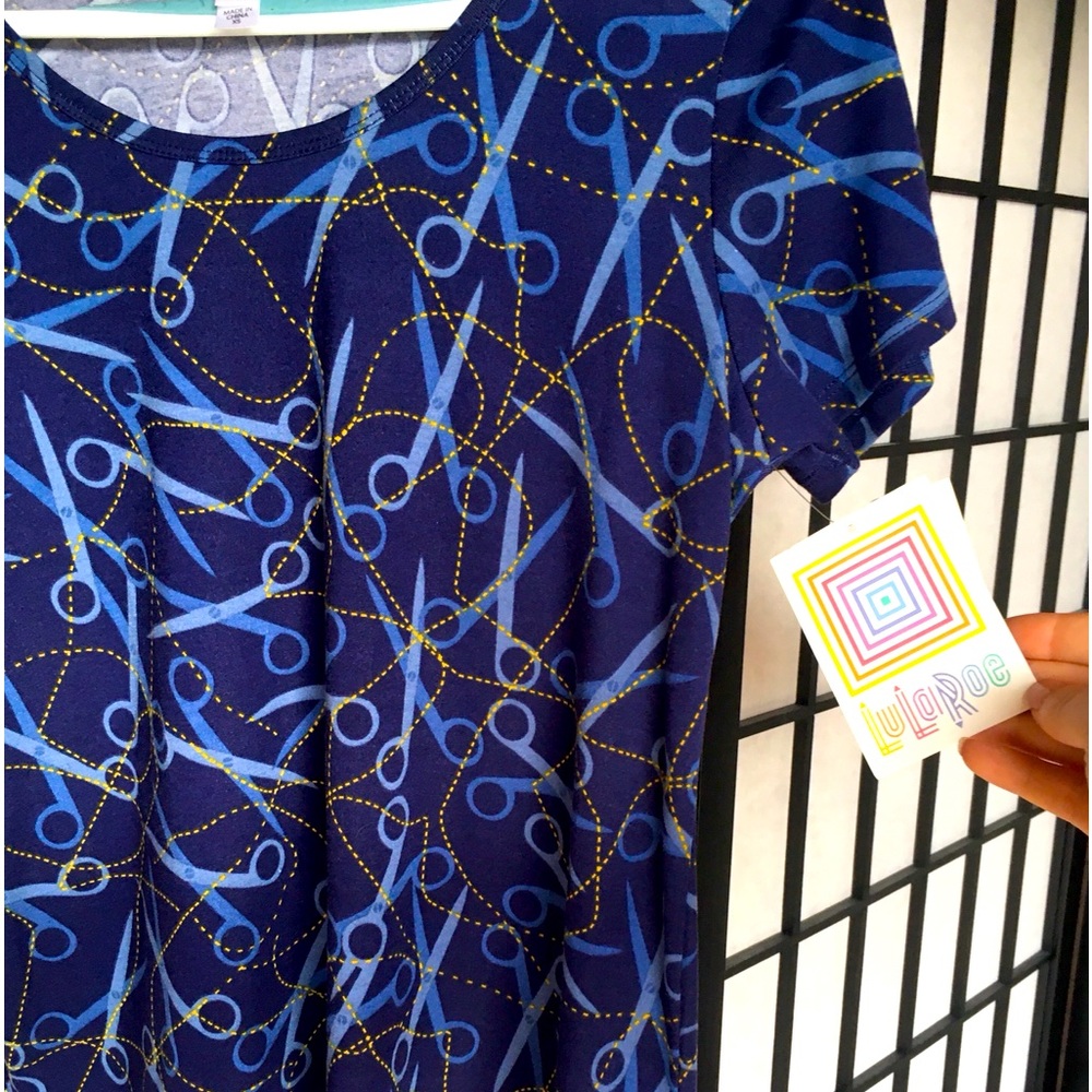 LulaRoe comfy t-shirt with scissors and thread design